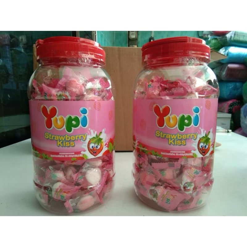 

( ECER 1 TOPLES ) Permen Yupi Strawberry Kiss Jar 300gr