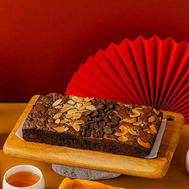 

Brownies Fudgy Dark Chocolate Chan Patisserie Size 20x10cm | Hampers Imlek | Chinese New Year