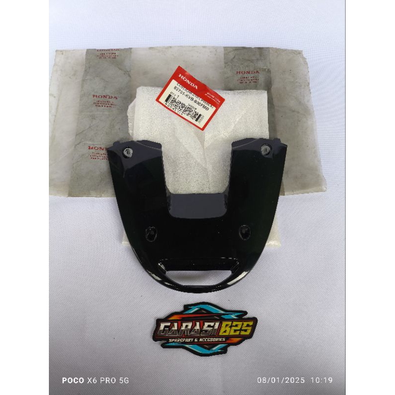83751-KVB-930FMB cover rr center lower sambungan body bawah lampu stop belakang vario 110 karbu hita