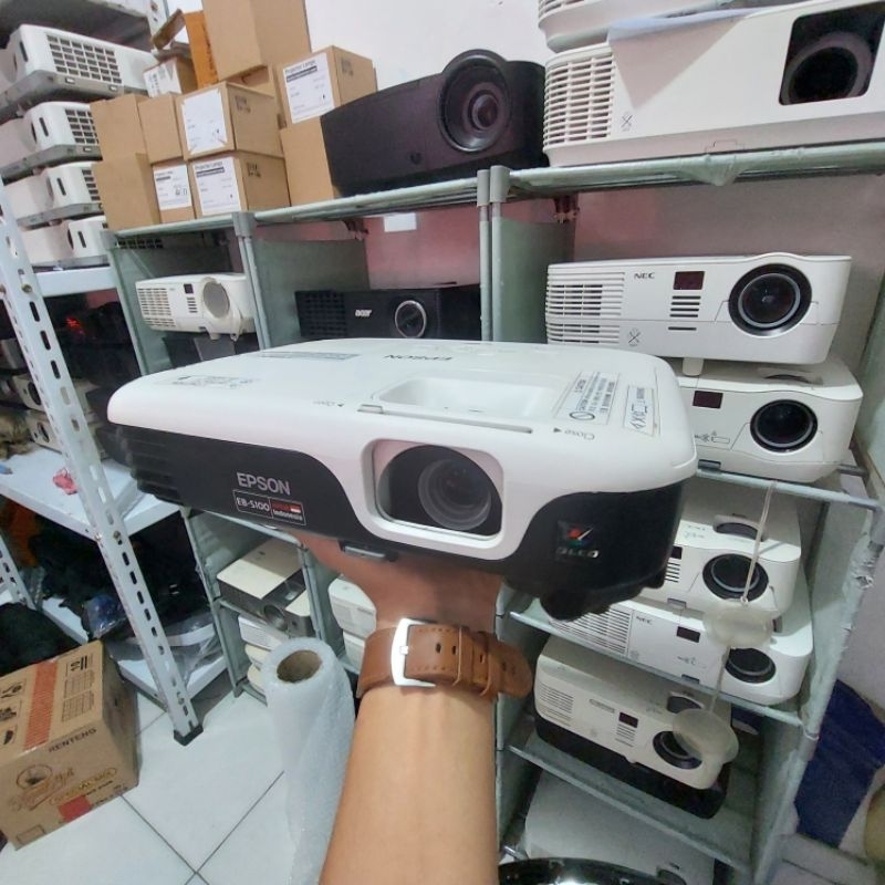 PROJECTOR EPSON EB-X100 + HDMI CONVERTER