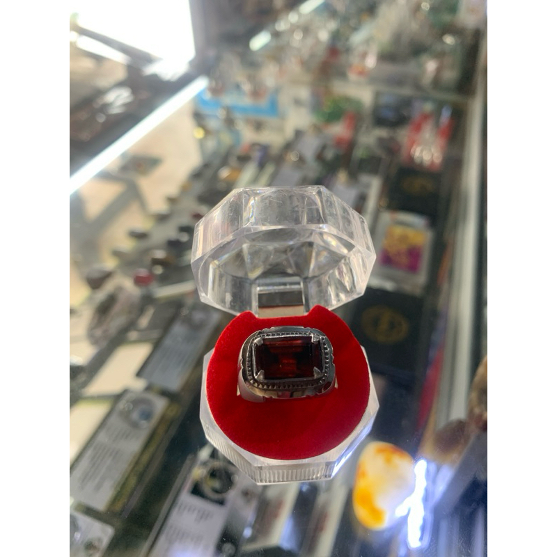 Red garnet cutting kotak