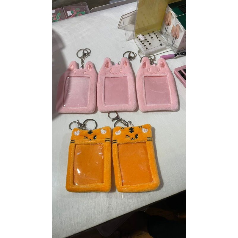 

OHMAIGOODS - GANTUNGAN KUNCI ID CARD HOLDER BULU