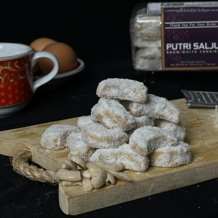 

Kue Kering Putri Salju Kacang Mede Keju Premium Lembut Crunchy Spesial Butter Homemade by RaMaChef