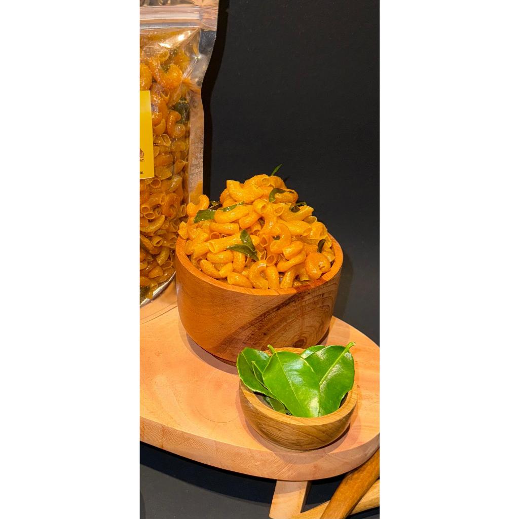 

RiDn MAKARONI DAUN JERUK 500 GR / MAKARONI PEDAS GURIH DAUN JERUK