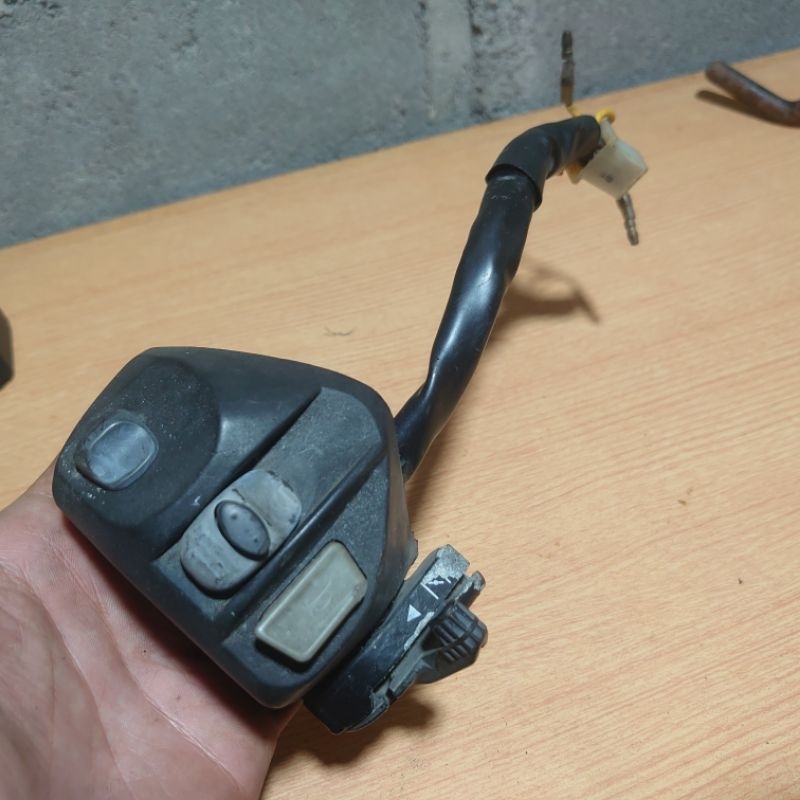 holder saklar kiri Mio sporty smile original