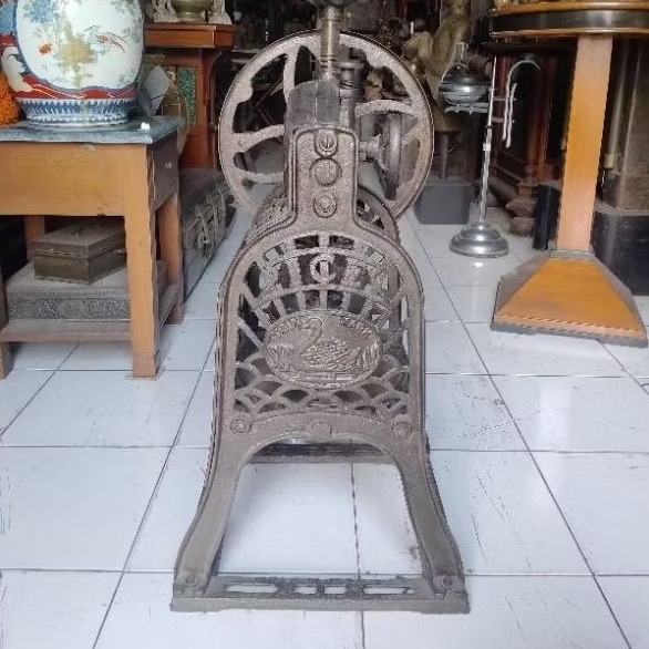 Alat Serut Es Batu Besi Swan Jepang Lawas Jadul Tua