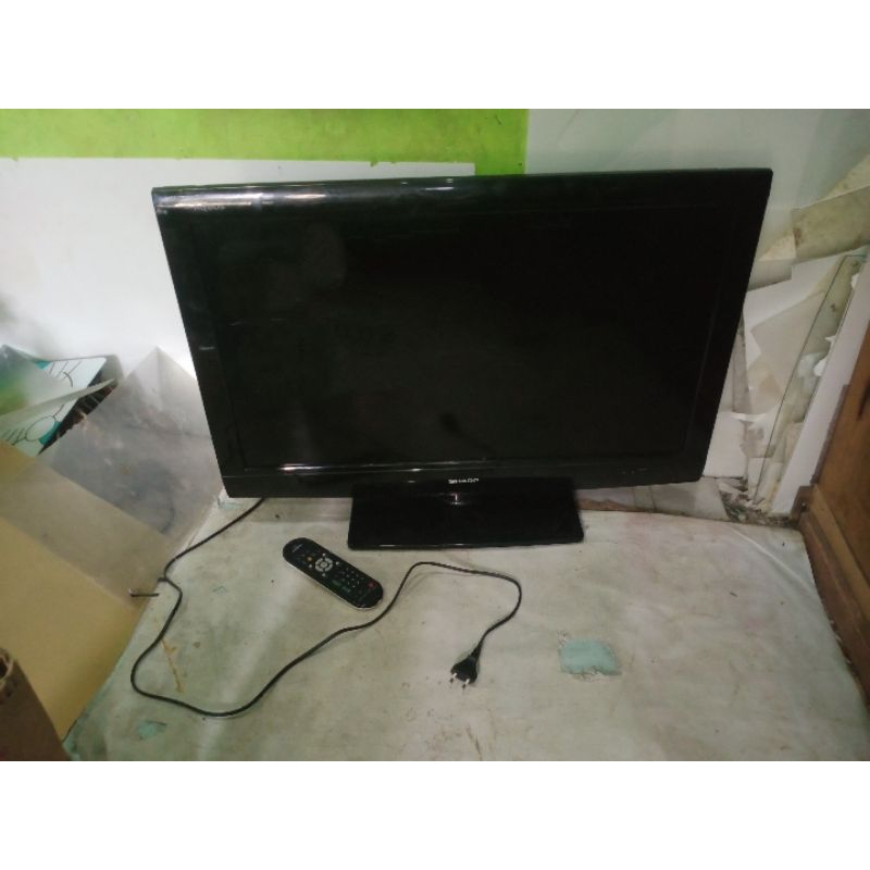 Tv LCD LED 32" inch , Merk Sharp Analog Second