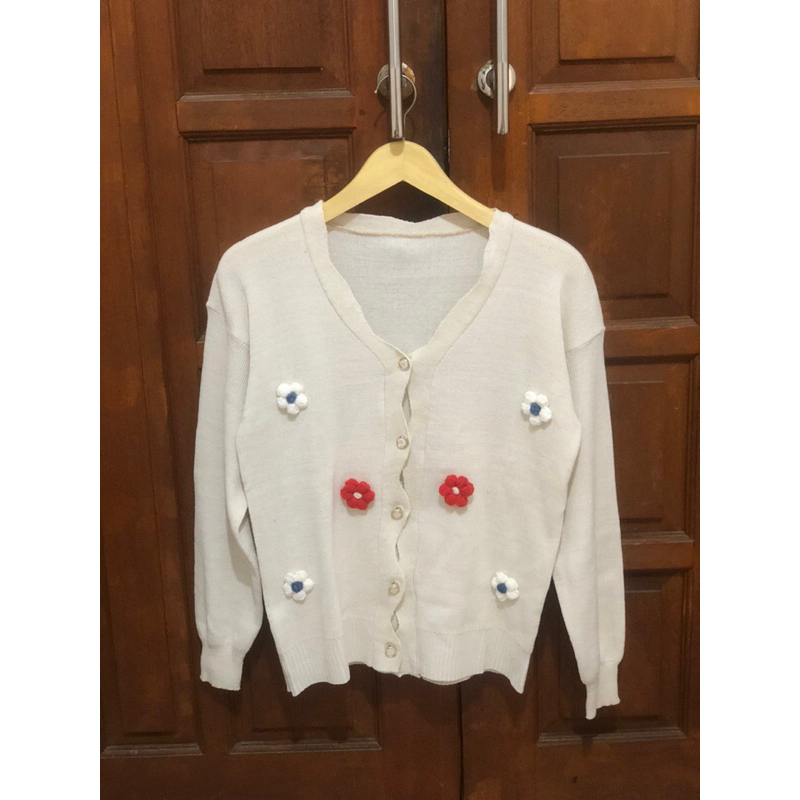 Daisy Cardi (bunga rajut timbul)