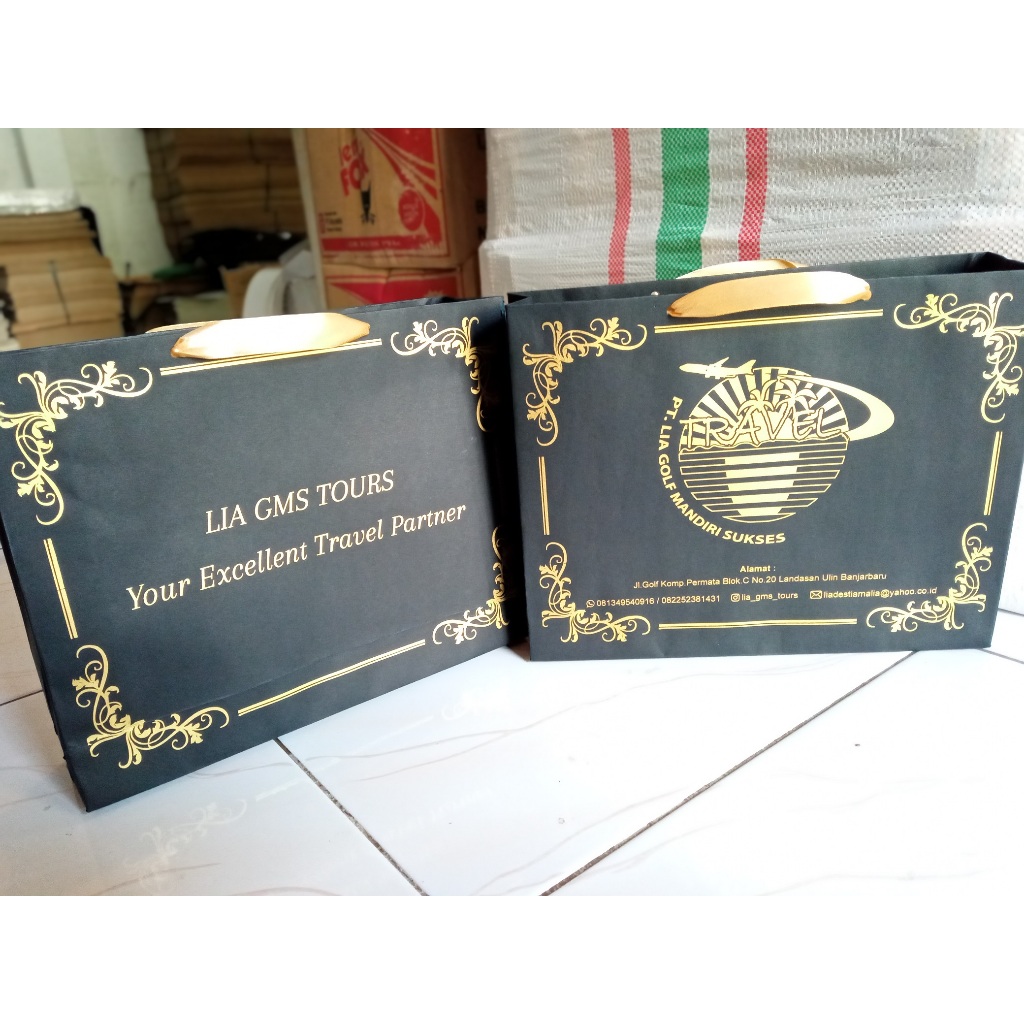 

Paperbag custom hitam uk P40 L10 T30,paperbag sablon,paperbag murah