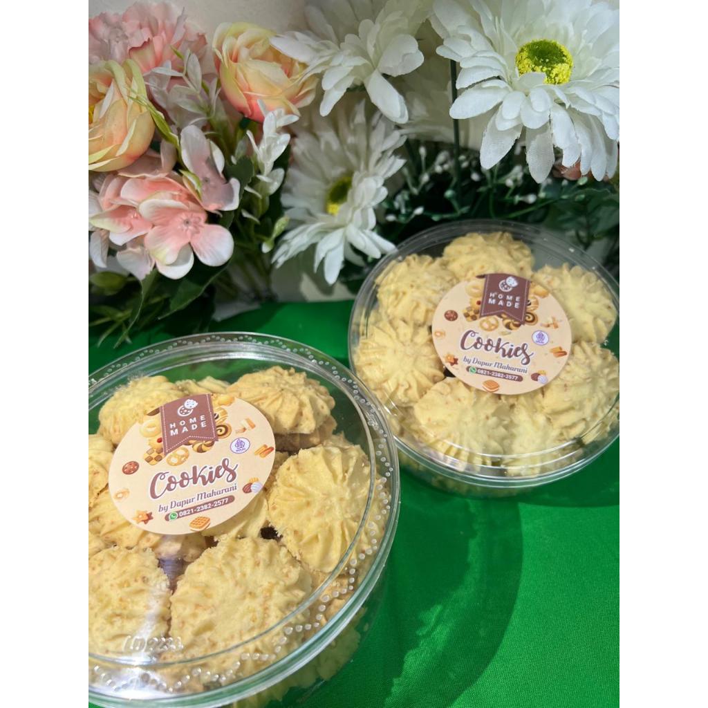 

SAGU KEJU PREMIUM CRUNCHY LUMER 100% FRESH FROM THE OVEN