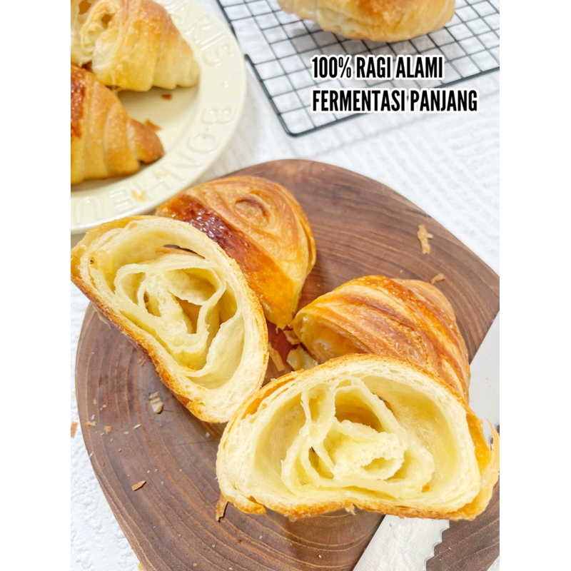 

100% Sourdough pastry butter croissant flaky hollow buttery croissants dengan ragi alami fermentasi
