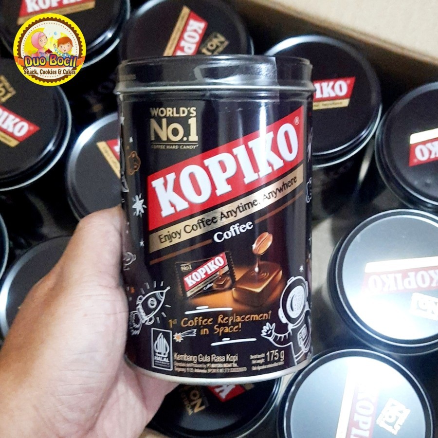 

Permen KOPIKO Festive (isi 50 pcs) 175 Gram / Coffee Candy - Duo Bocil Snack - Kopiko Kaleng