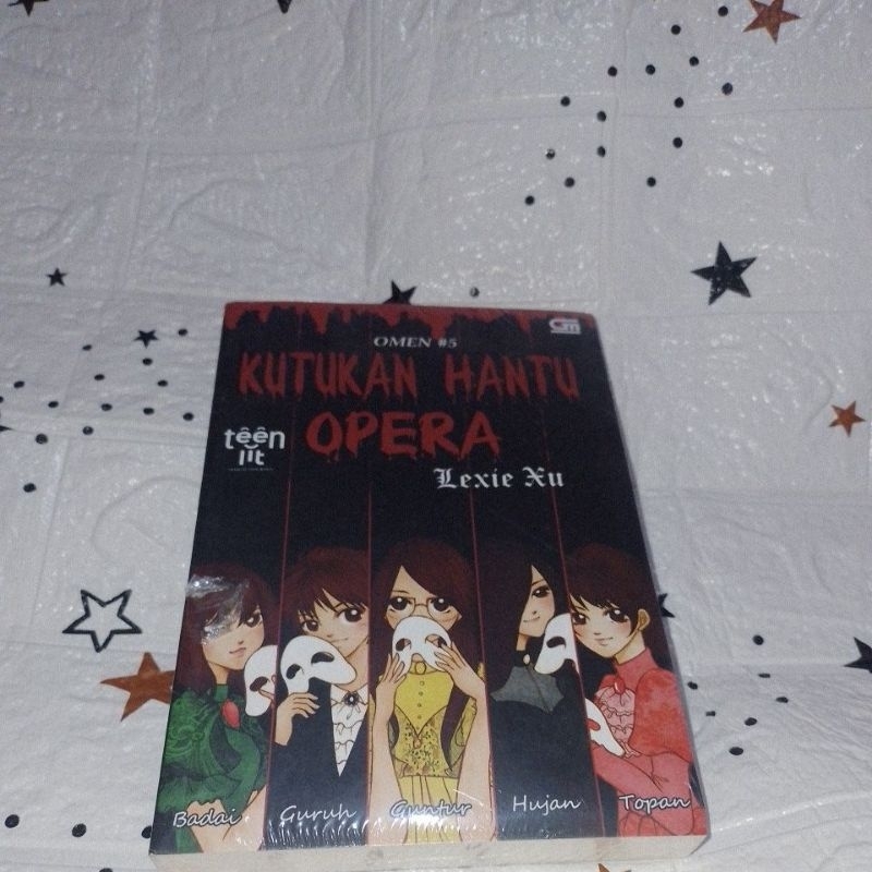 Novel Teenlit | KUTUKAN HANTU OPERA OMEN #5 | BUKU NOVEL THRILLER Karya Lexie Xu