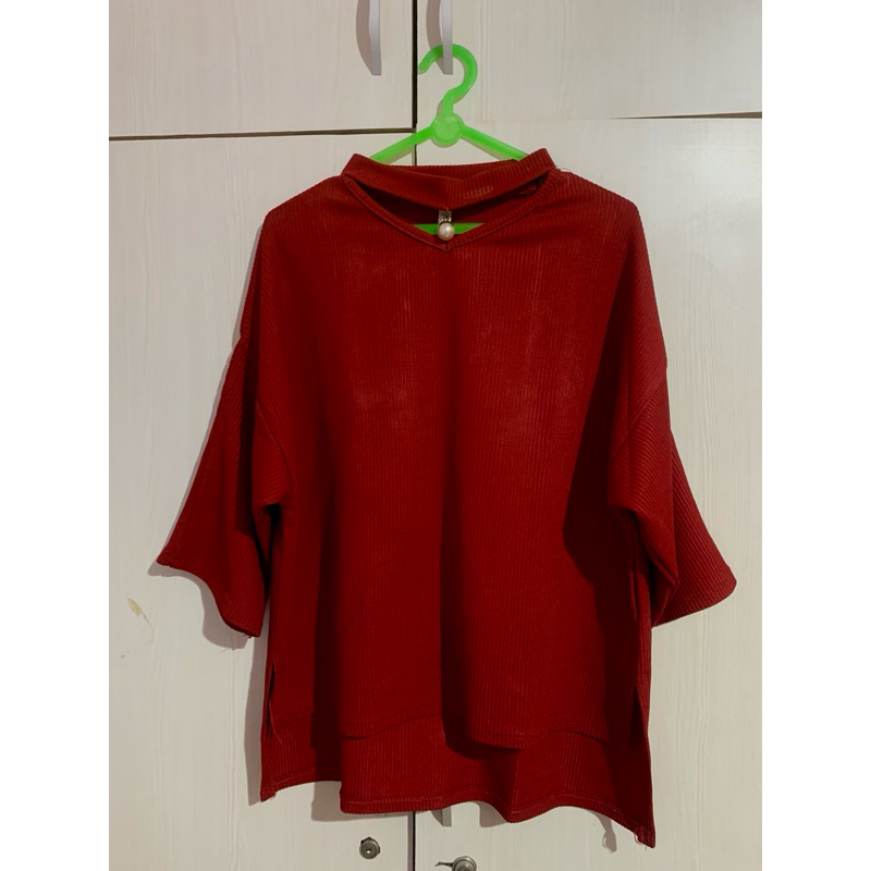baju atasan merah maroon