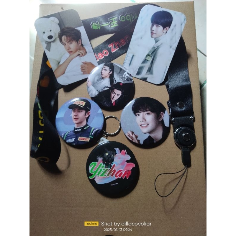 

paket lanyard,pin, gantungan kunci, photocard