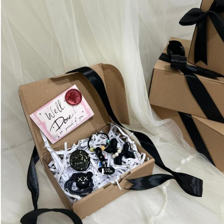 Hampers box cokelat set hadiah wanita kado ulang tahun wisuda pacar gift buket murah jajan skripsi s