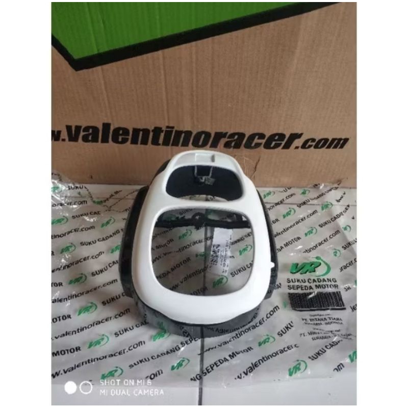 BATOK ATAS PLUS ACCESSORIES SCOOPY FI 2017-2020 HITAM PUTIH