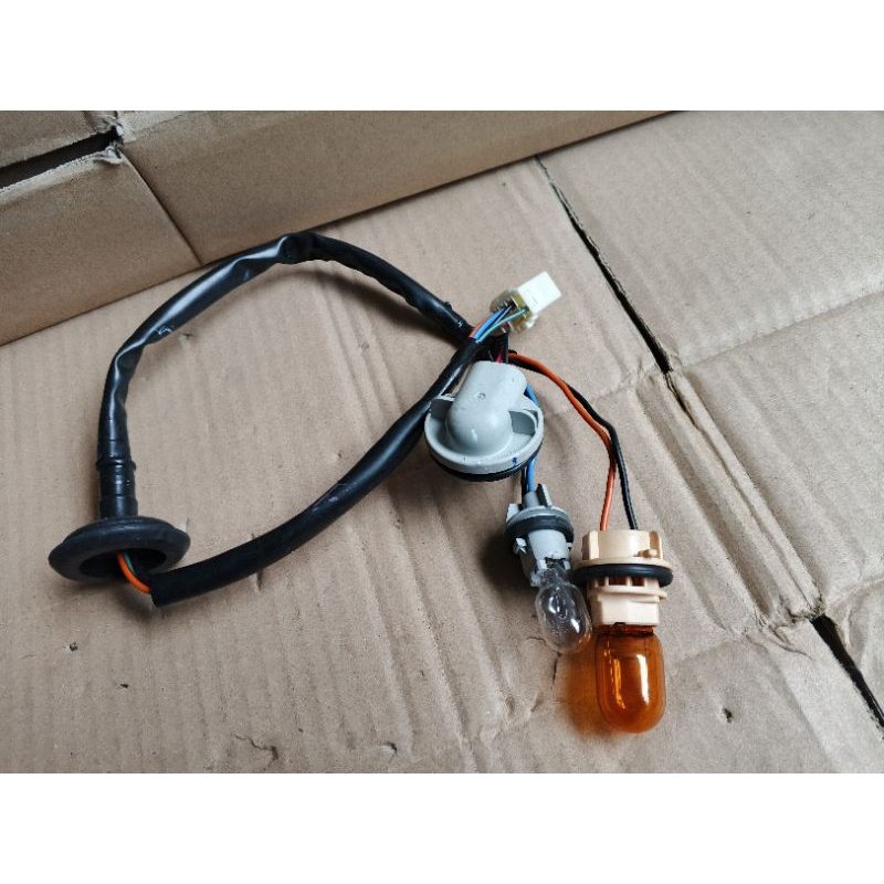 SOKET LAMPU SEIN STOP ATRET ASSY ORI DAIHATSU SIGRA TOYOTA CALYA