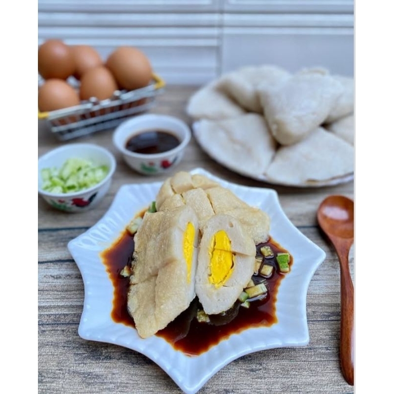 

pempek kapal selam besar 1 biji + cuko