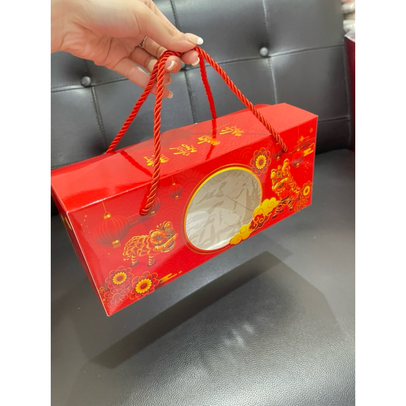 

BOX HAMPERS CNY / BOX IMLEK BARONGSAI / BOX HAMPERS MUAT 3 TOPLES UK 500-600ML / BOX HAMPERS CHINESE NEW YEAR