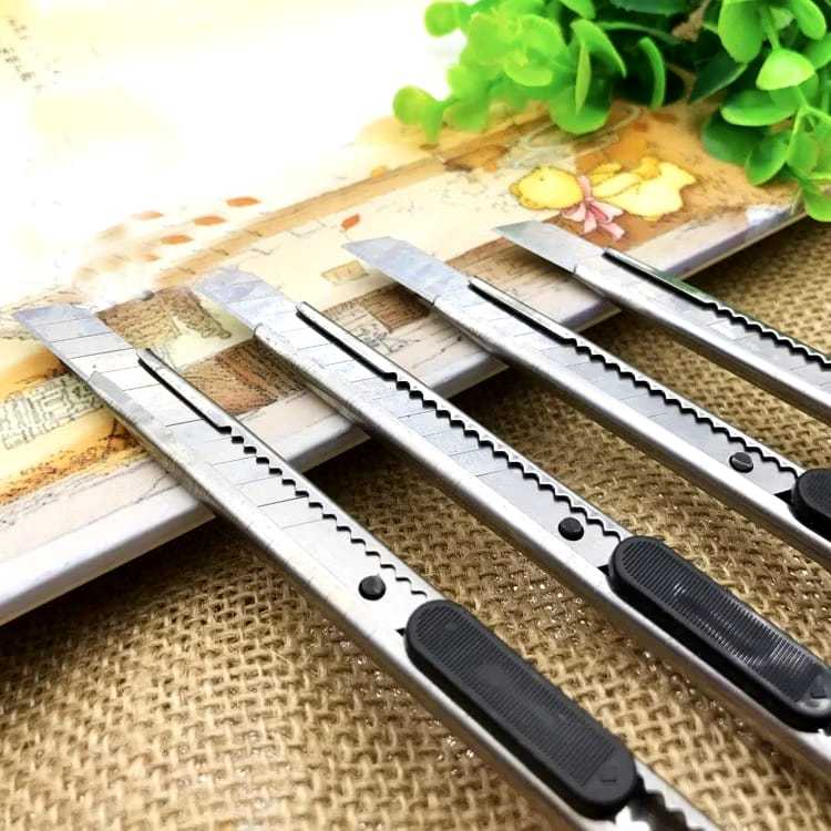 

AB99 Cutter Mini Serbaguna Cutter Kecil Stasinless Stell Pisau Kecil