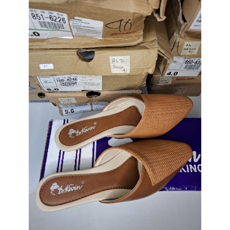 Dr.Kevin Sandal Wanita Bustong