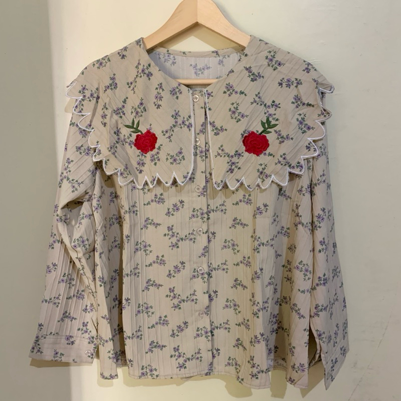 Kemeja/Blouse Bunga Timbul Kerah Bordir / Kemeja Bunga Bunga kerah Bordir Korean style / Blouse Bung