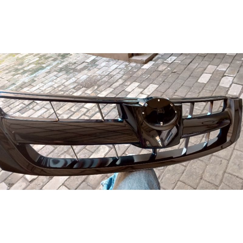 grill toyota inova 2007