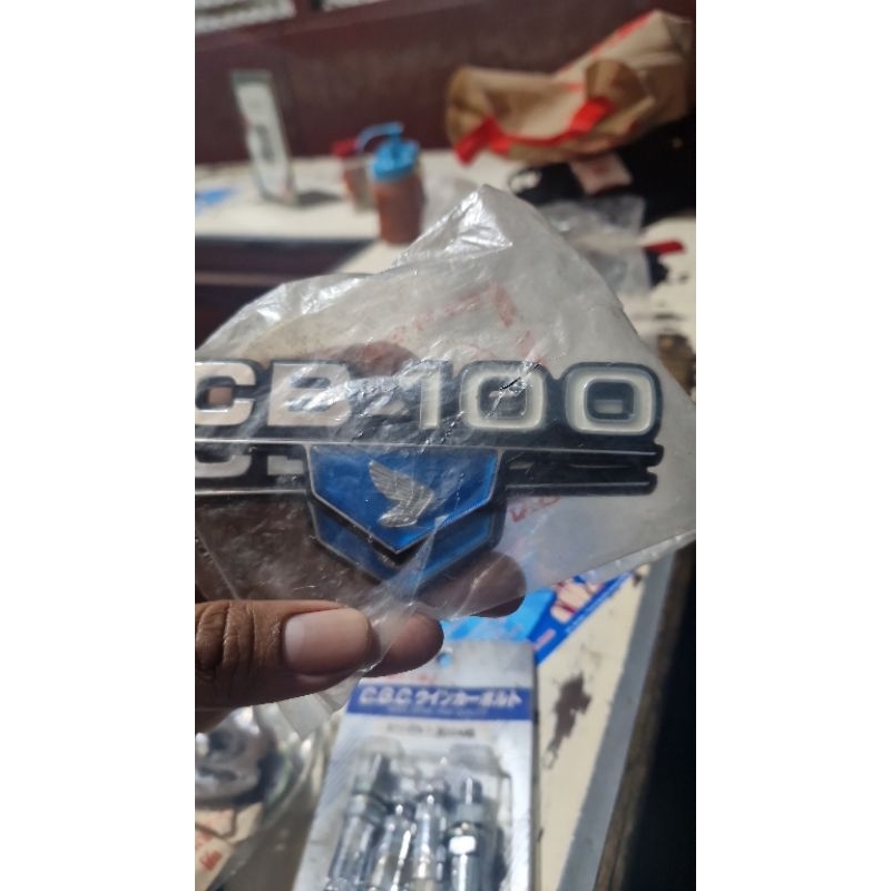 Emblem box aki kempolan CB 100 blue edition original
