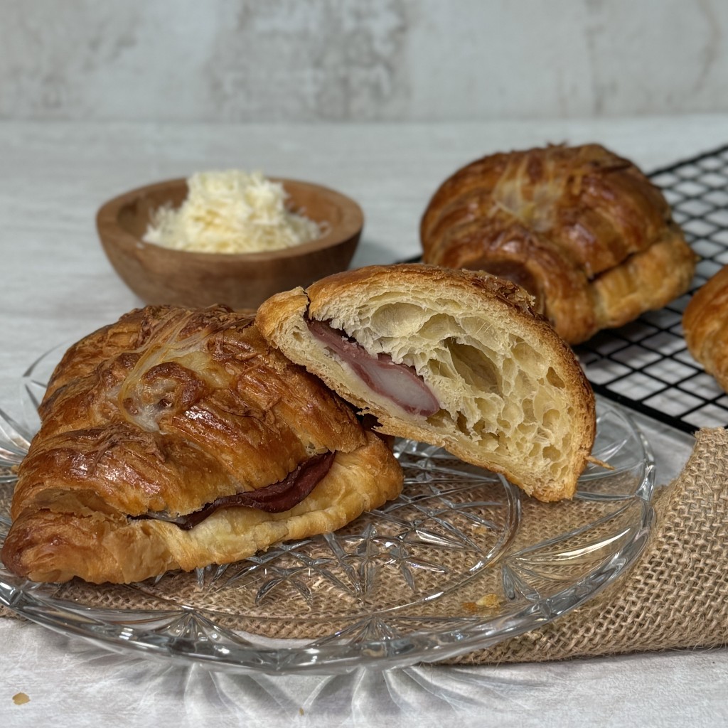 

Roti Croissant Varian Ham and Cheese