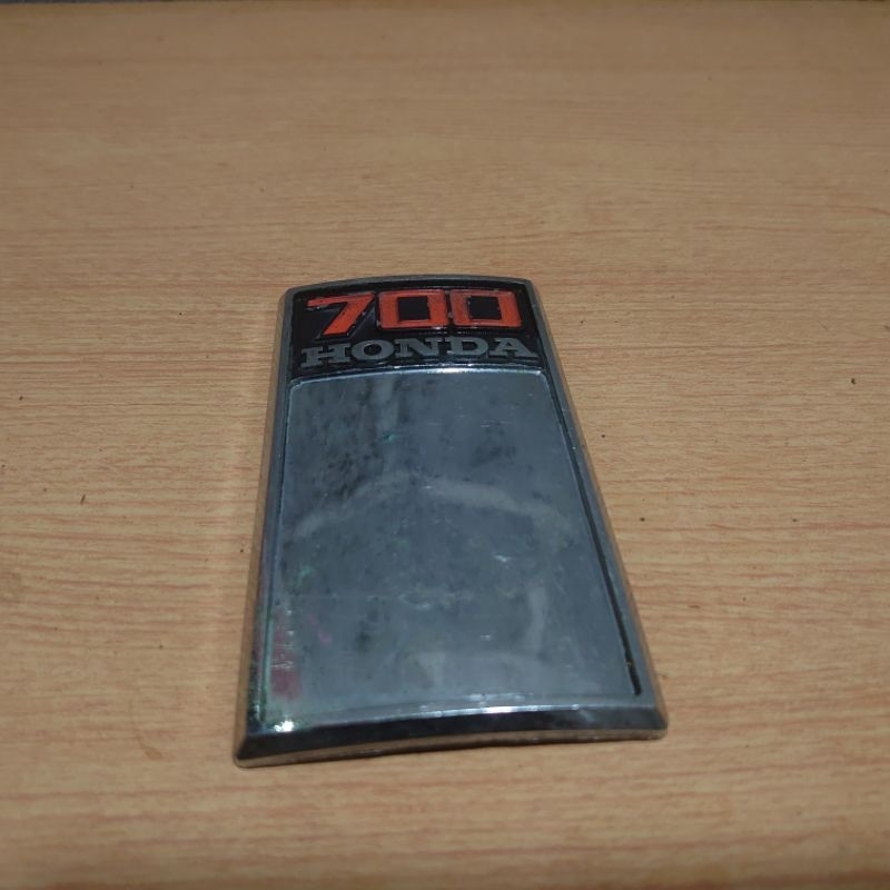 emblem logo emboss panel dasi c700 aplikasi c800 supercup original
