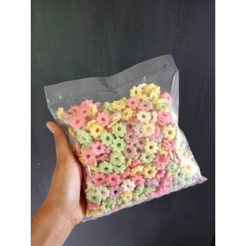 

Snack Sakura Warna Warni