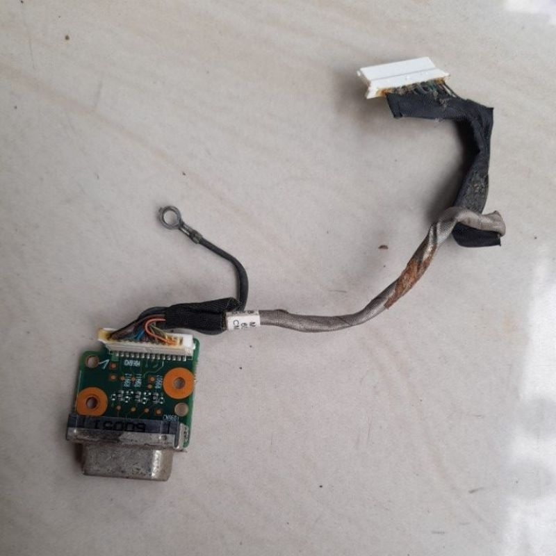 Port VGA bawaan Laptop Toshiba Satellite E205