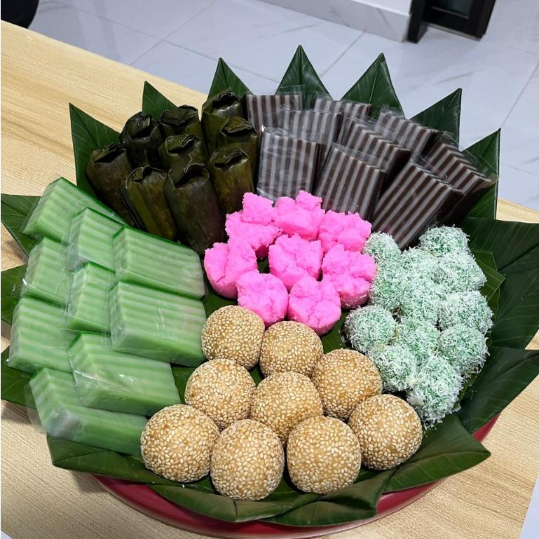 

Jajanan Pasar/ Kue Tampah Daun/ Kue Basah - 50 pcs