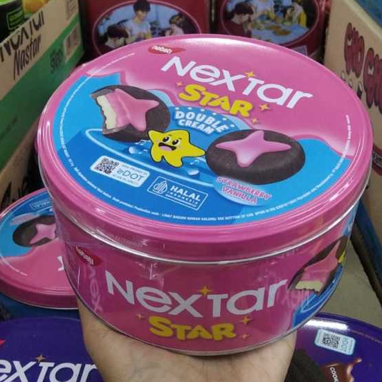 

Nabati Nextar Double Cream Strawberry Vanilla Kaleng 157gr Roti Kaleng Edisi Lebaran