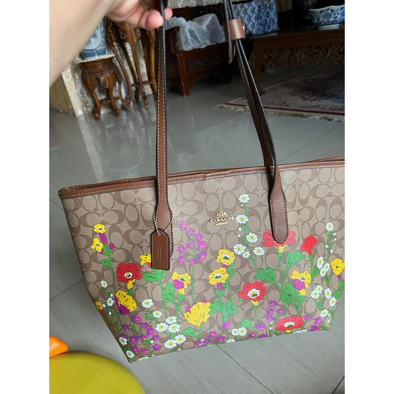 preloved tas coach Coach City Tote Bag In Signature Canvas With Floral Print