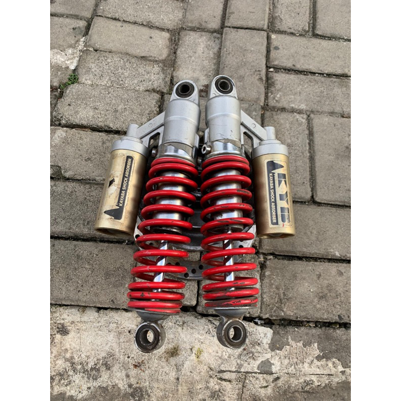 SHOCK BELAKANG KYB GSX 400 UK 32