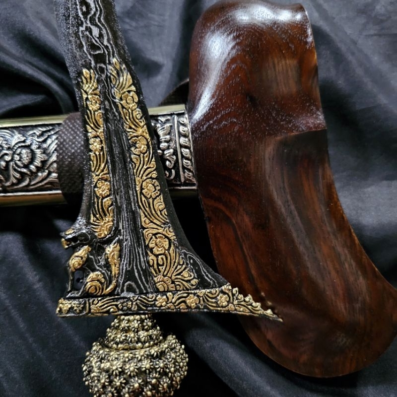 Keris Singo Luk 7 Kinatah Sepuh Emas Pamor Mlinjon