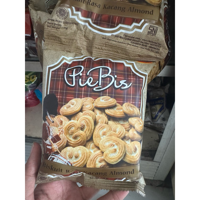 

Biskuit Pie Bis Kacang Almond Monde