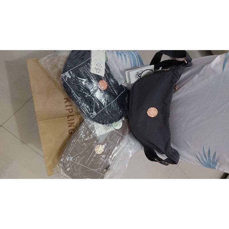 Tas selempang kipling wanita