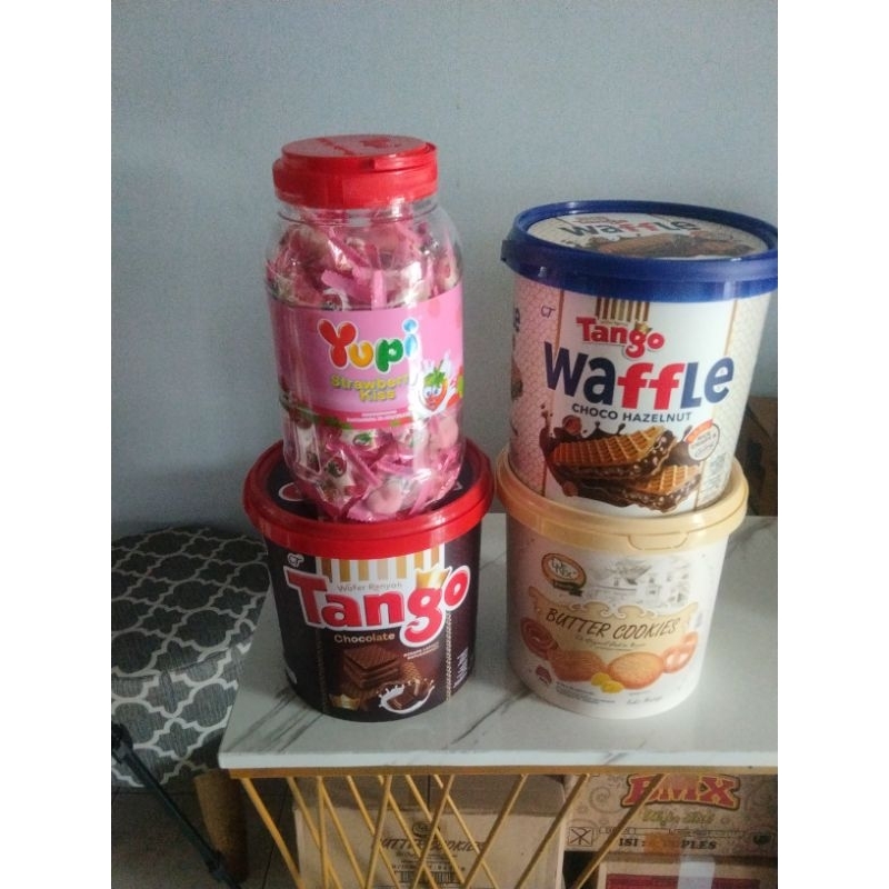 

paket jajan lebaran 100 ribu isi 4 toples