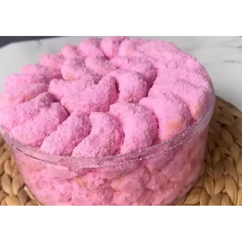 

kue putri salju strawberry by Honey Cookies