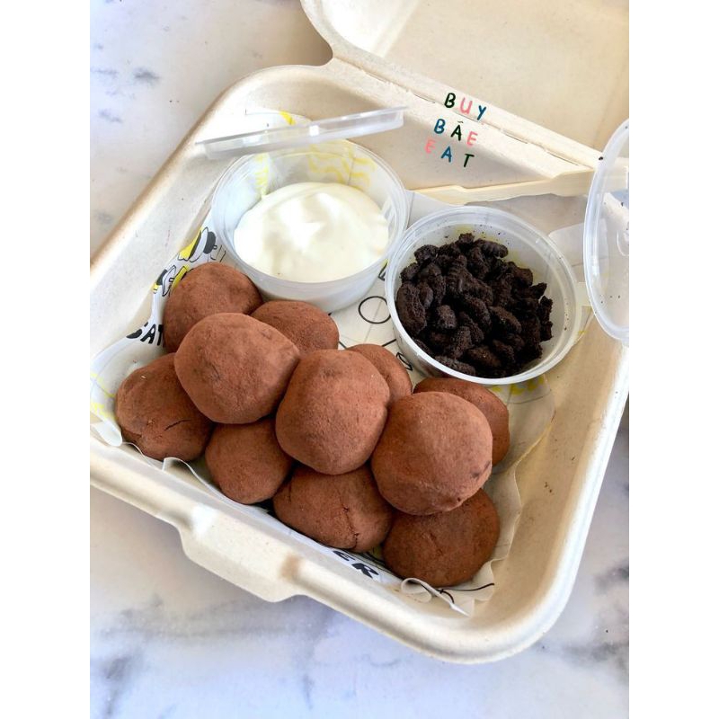 

MOCHI BITES CHOCOLATE WITH CREAM CHEESE AND OREO CRUMBS