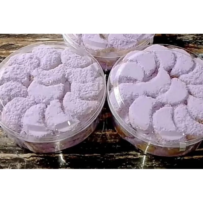 

Kue putri salju variant anggur by Honey Cookies