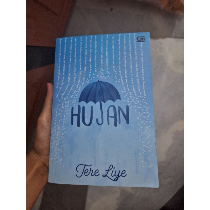 Preloved Buku Hujan Tere Liye