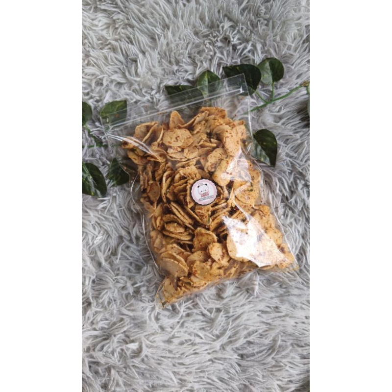 

KERIPIK BASRENG PEDAS CEMILAN ENAK GURIH PEDAS DAN MANTAP
