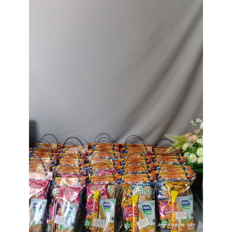 

Bingkisan Ultah/Hampers Ultah/Tasmiyah/Acara Lainnya Paketan Dengan Susu