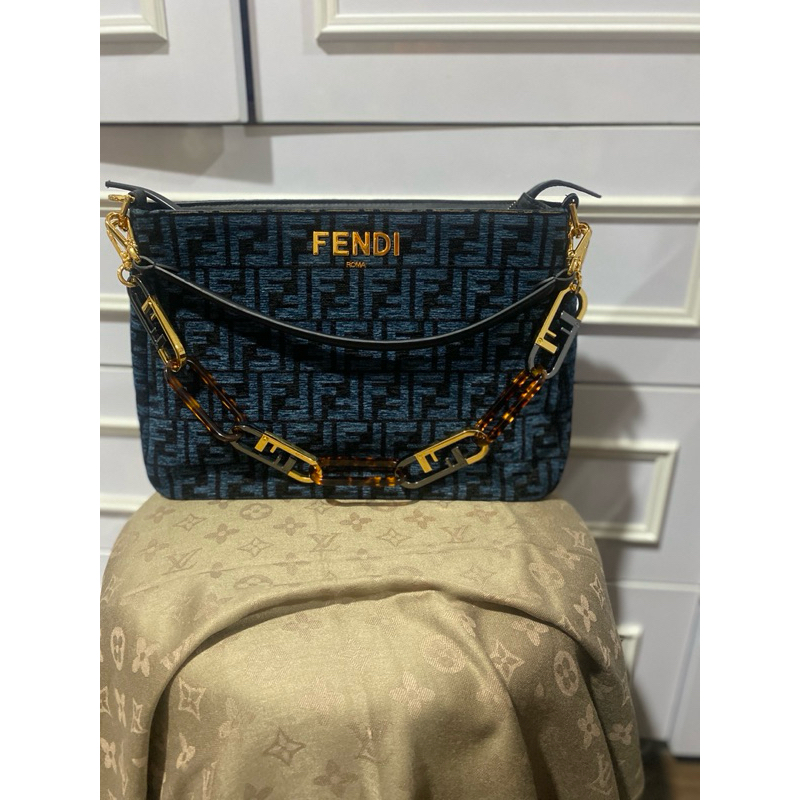 Fendi Tas Selempang Kulit