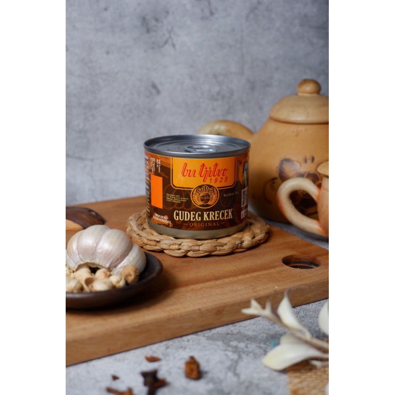 

Gudeg Krecek Orginal dan Pedas / Gudeg Kaleng Bu Tjitro 1925