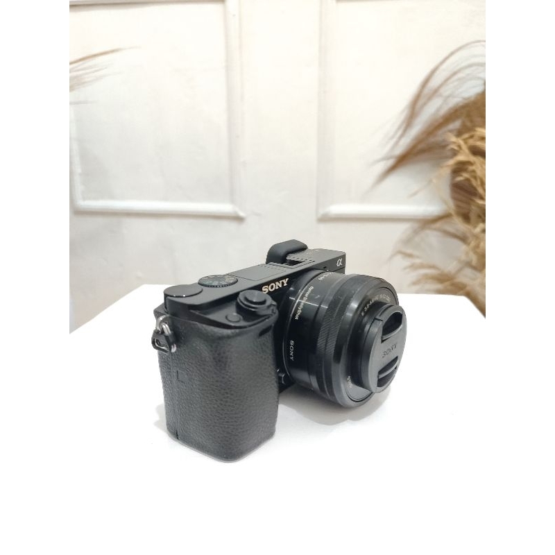 Kamera Sony a6000 Lensa kit 16-50 mm + Lensa fix 7artisan 35 mm f1.2